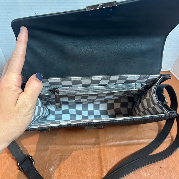 Rad Rev Edgy Crossbody - matte black - Picture 4 of 6